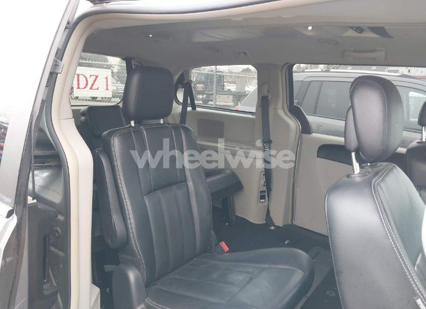 Photo 8 of 2014 Chrysler Town & COUNTRY TOURING (VIN 2C4RC1BG7ER139487)