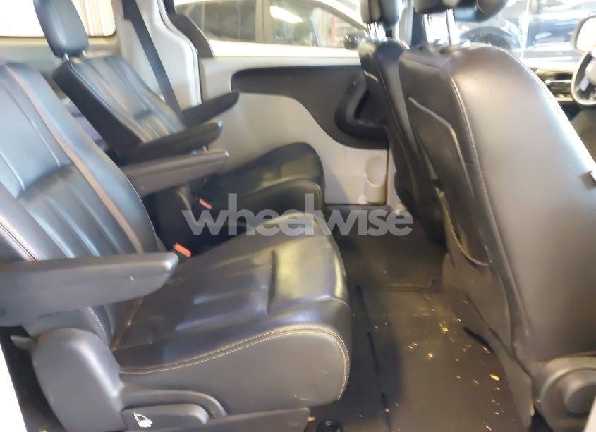 Photo 8 of 2014 Chrysler Town & COUNTRY TOURING (VIN 2C4RC1BG7ER143622)