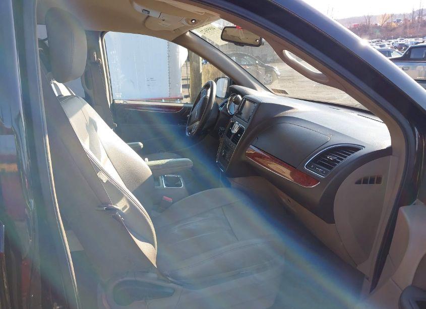 Photo 5 of 2014 Chrysler Town & COUNTRY TOURING (VIN 2C4RC1BG7ER164616)