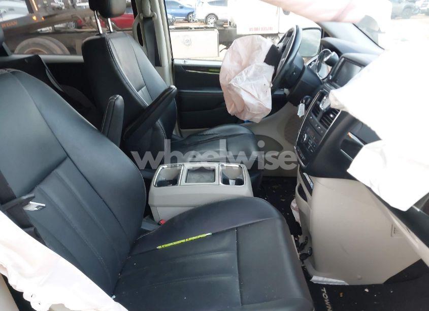 Photo 5 of 2014 Chrysler Town & COUNTRY TOURING (VIN 2C4RC1BG7ER168469)