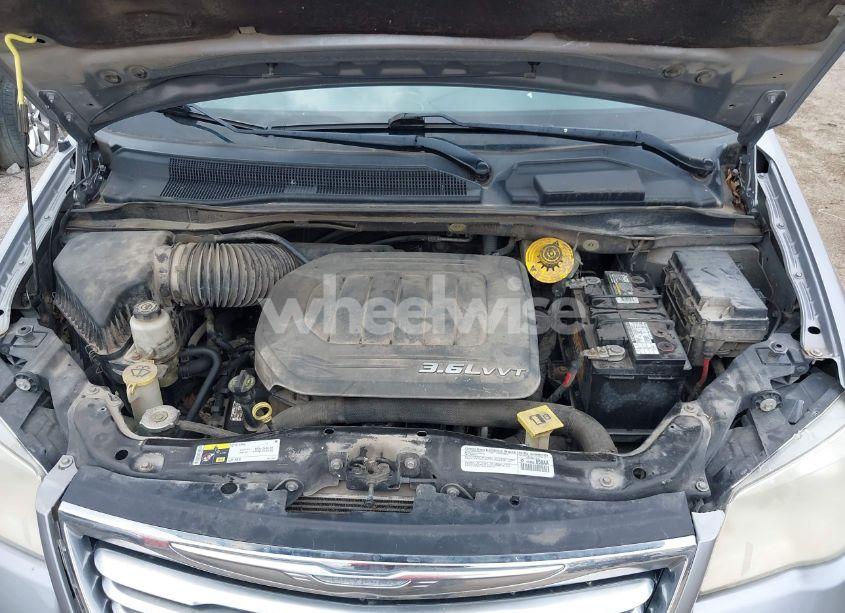 Photo 10 of 2014 Chrysler Town & COUNTRY TOURING (VIN 2C4RC1BG7ER208324)