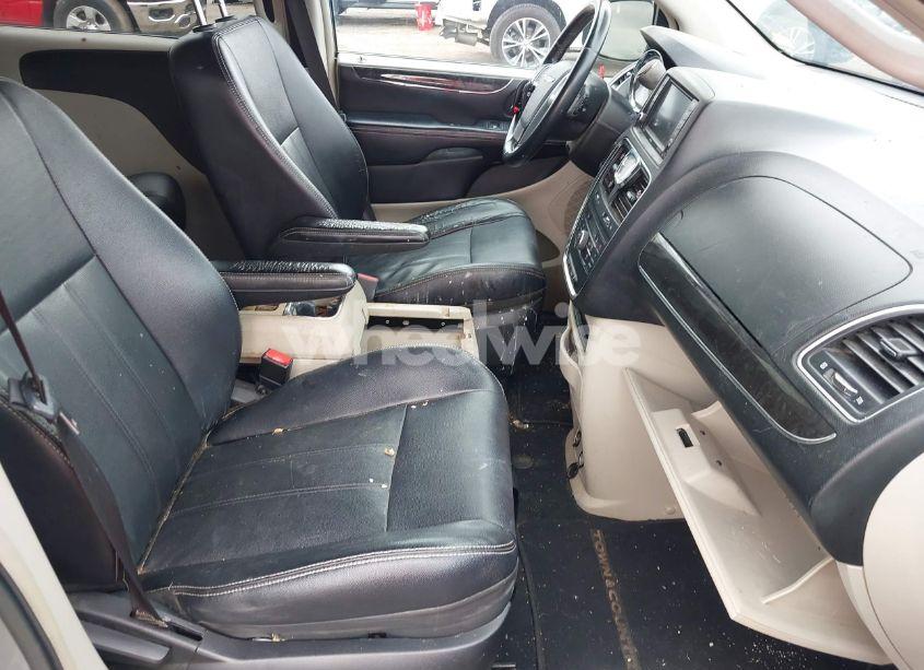 Photo 5 of 2014 Chrysler Town & COUNTRY TOURING (VIN 2C4RC1BG7ER208324)