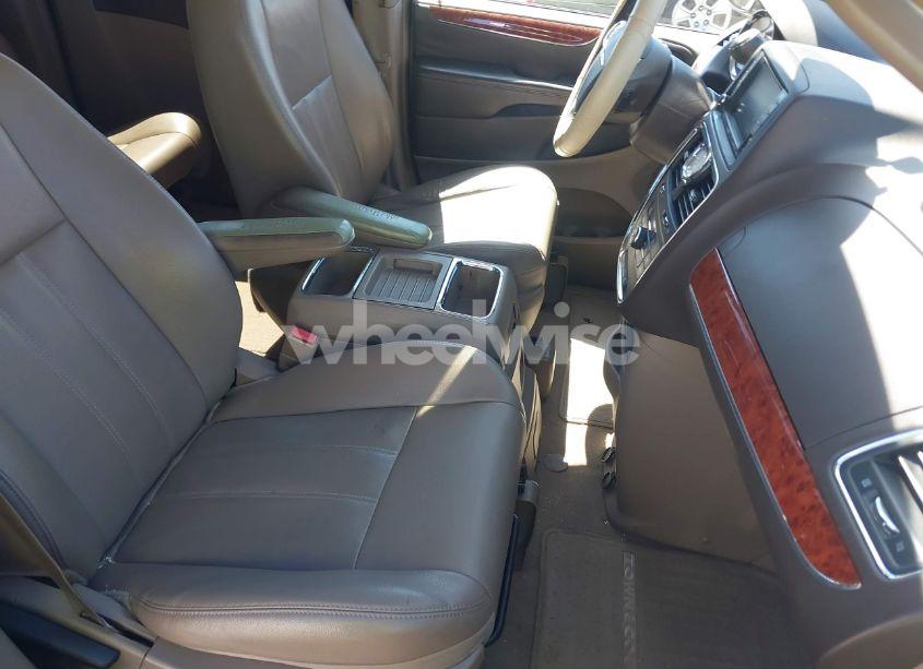 Photo 5 of 2014 Chrysler Town & COUNTRY TOURING (VIN 2C4RC1BG7ER270497)