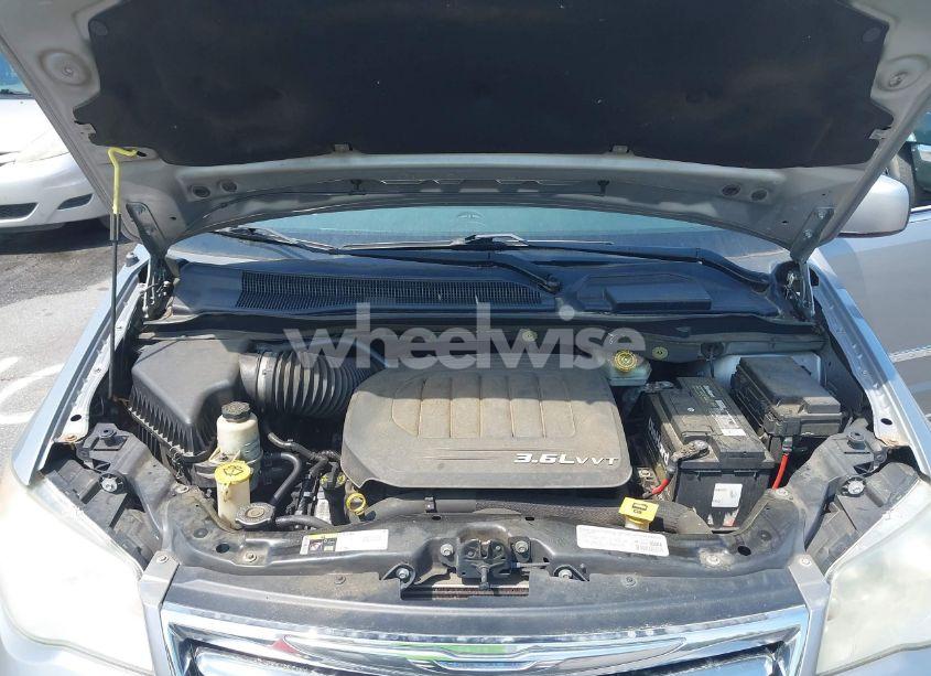 Photo 10 of 2014 Chrysler Town & COUNTRY TOURING (VIN 2C4RC1BG7ER271455)