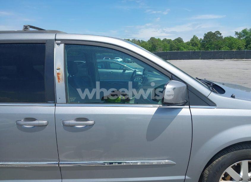 Photo 12 of 2014 Chrysler Town & COUNTRY TOURING (VIN 2C4RC1BG7ER271455)