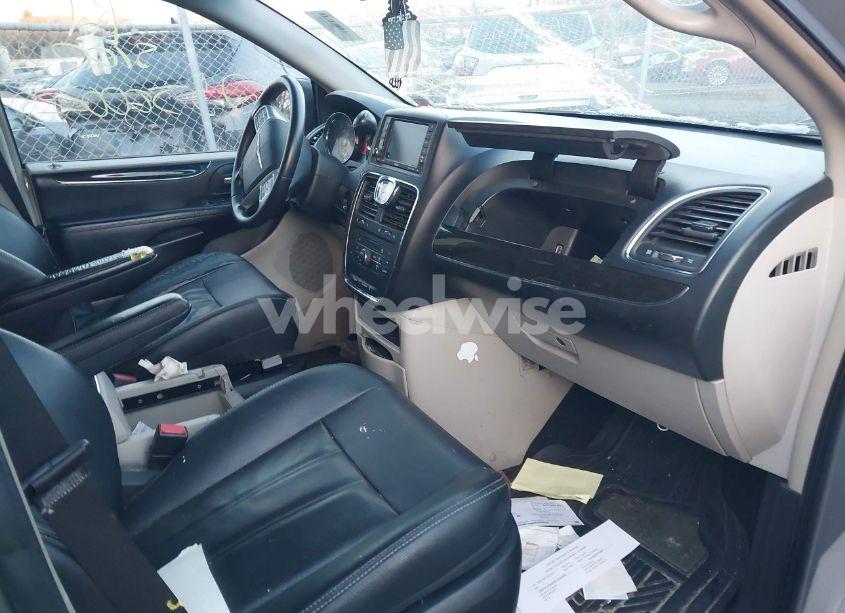 Photo 5 of 2014 Chrysler Town & COUNTRY TOURING (VIN 2C4RC1BG7ER275313)