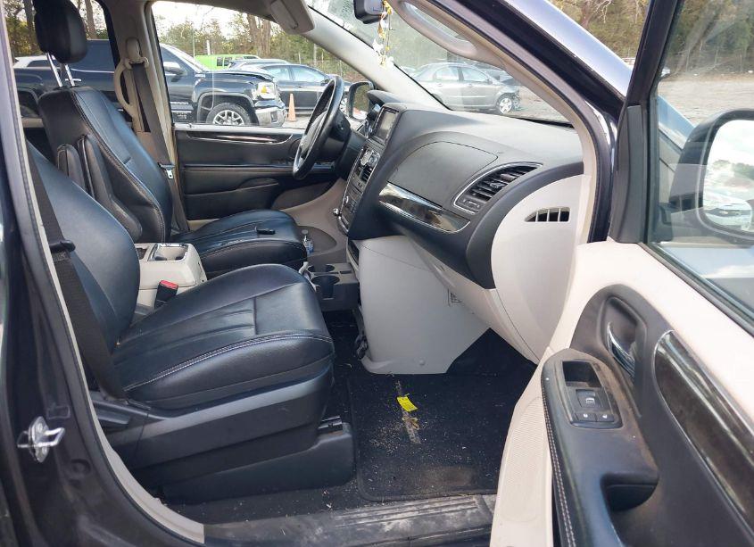 Photo 5 of 2014 Chrysler Town & COUNTRY TOURING (VIN 2C4RC1BG7ER326678)