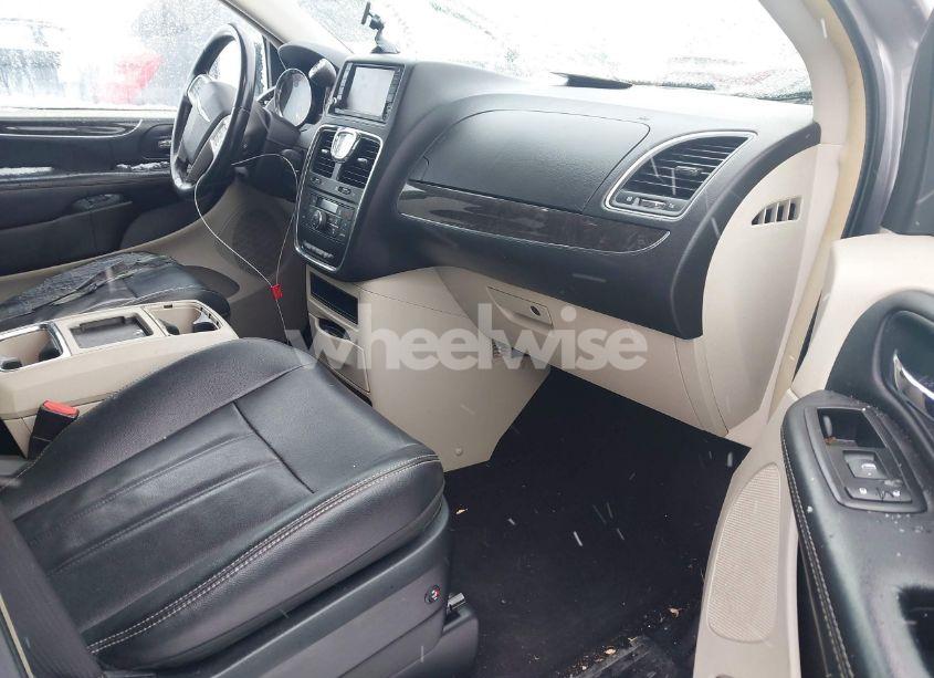 Photo 5 of 2014 Chrysler Town & COUNTRY TOURING (VIN 2C4RC1BG7ER326700)