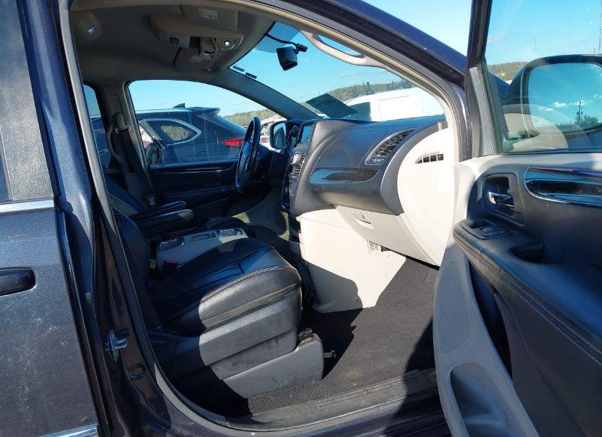 Photo 5 of 2014 Chrysler Town & COUNTRY TOURING (VIN 2C4RC1BG7ER381888)