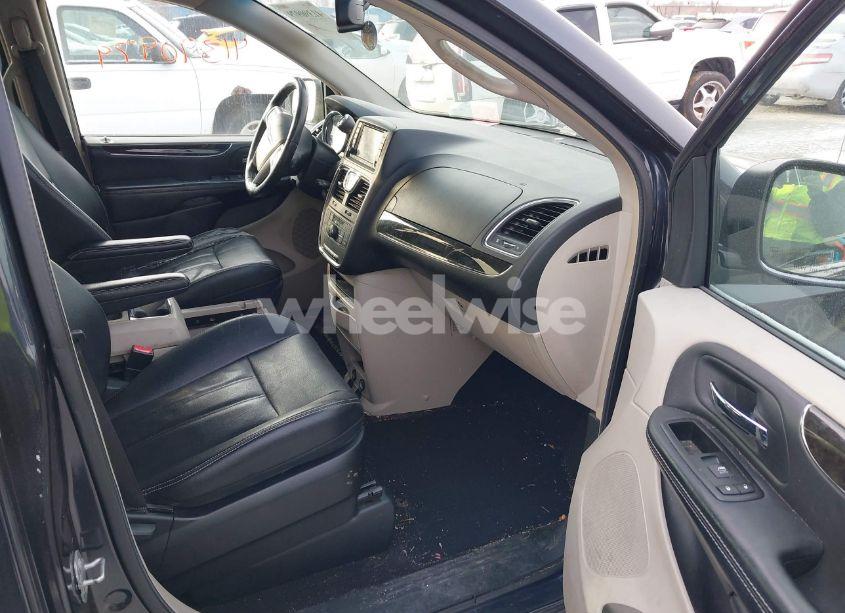 Photo 5 of 2014 Chrysler Town & COUNTRY TOURING (VIN 2C4RC1BG7ER403677)