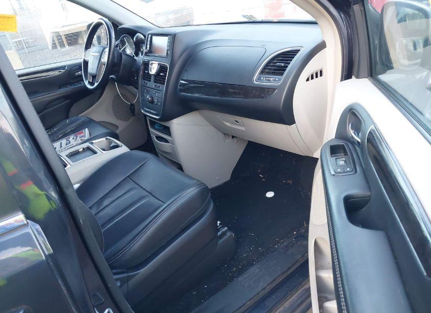 Photo 5 of 2014 Chrysler Town & COUNTRY TOURING (VIN 2C4RC1BG7ER436274)