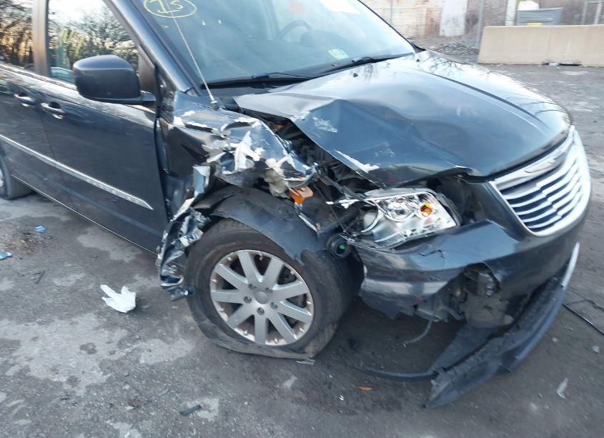 Photo 6 of 2014 Chrysler Town & COUNTRY TOURING (VIN 2C4RC1BG7ER436274)