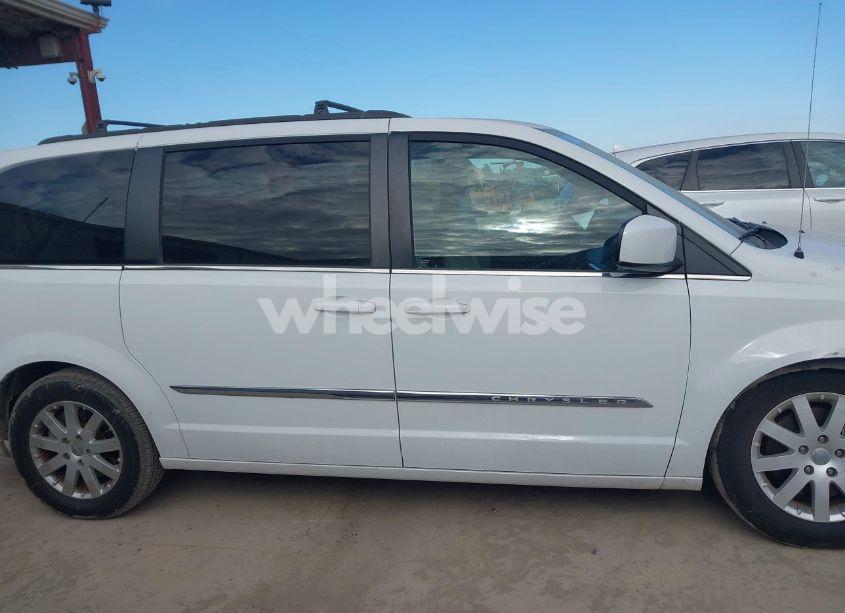 Photo 13 of 2014 Chrysler Town & COUNTRY TOURING (VIN 2C4RC1BG7ER440339)