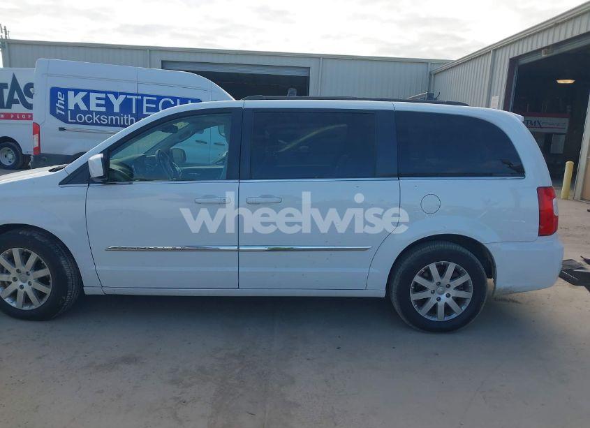 Photo 14 of 2014 Chrysler Town & COUNTRY TOURING (VIN 2C4RC1BG7ER440339)