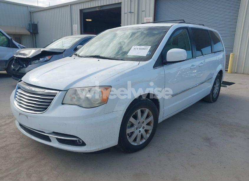 Photo 2 of 2014 Chrysler Town & COUNTRY TOURING (VIN 2C4RC1BG7ER440339)