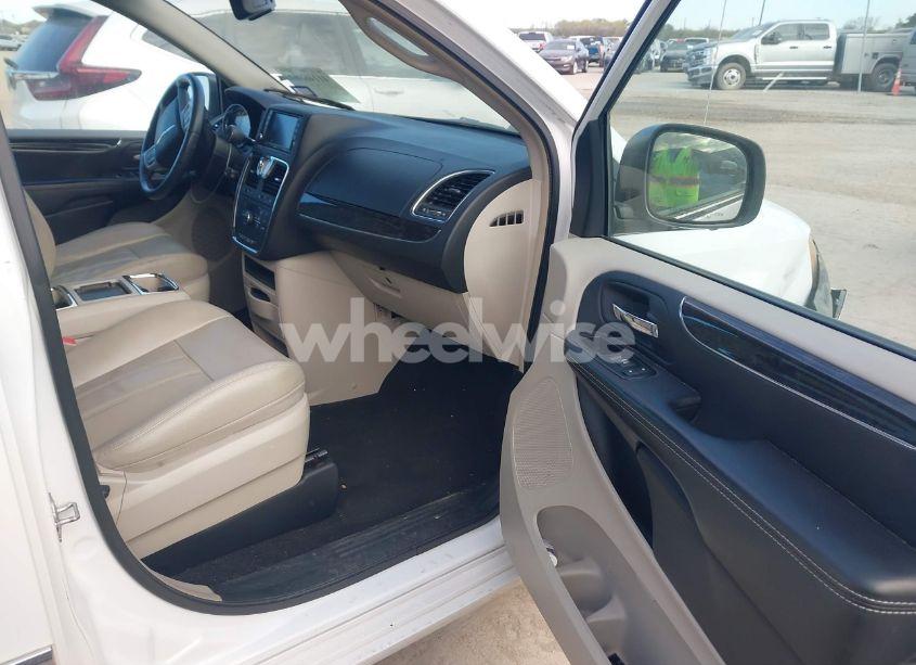 Photo 5 of 2014 Chrysler Town & COUNTRY TOURING (VIN 2C4RC1BG7ER440339)