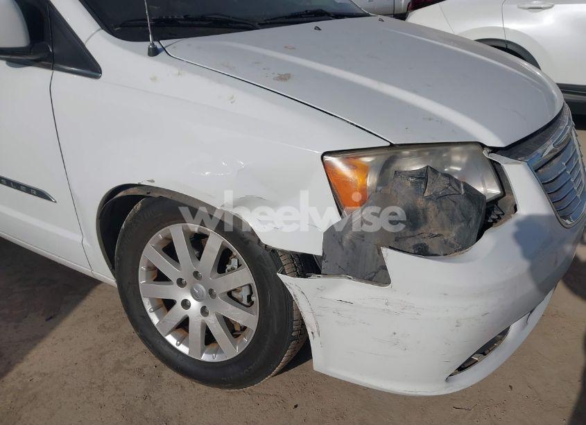 Photo 6 of 2014 Chrysler Town & COUNTRY TOURING (VIN 2C4RC1BG7ER440339)