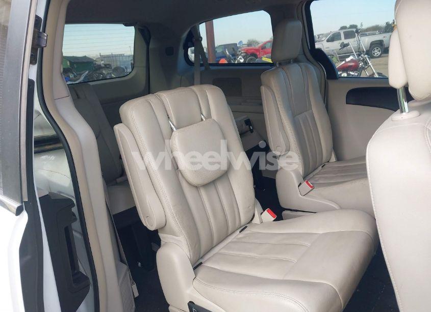 Photo 8 of 2014 Chrysler Town & COUNTRY TOURING (VIN 2C4RC1BG7ER440339)