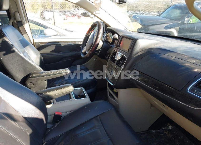 Photo 5 of 2014 Chrysler Town & COUNTRY TOURING (VIN 2C4RC1BG7ER444410)