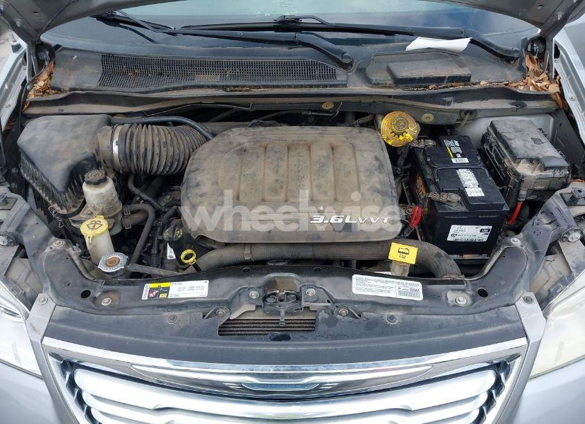 Photo 10 of 2014 Chrysler Town & COUNTRY TOURING (VIN 2C4RC1BG7ER445959)