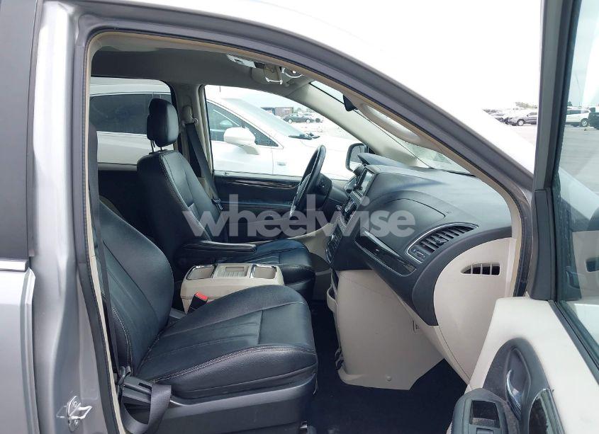 Photo 5 of 2014 Chrysler Town & COUNTRY TOURING (VIN 2C4RC1BG7ER445959)