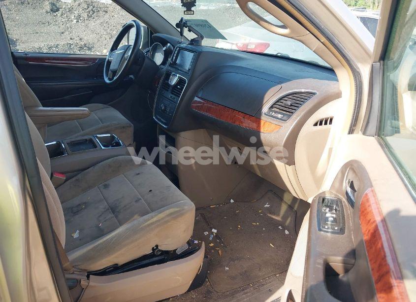 Photo 5 of 2015 Chrysler Town & COUNTRY TOURING (VIN 2C4RC1BG7FR583213)