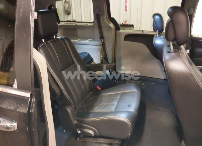 Photo 8 of 2015 Chrysler Town & COUNTRY TOURING (VIN 2C4RC1BG7FR610281)