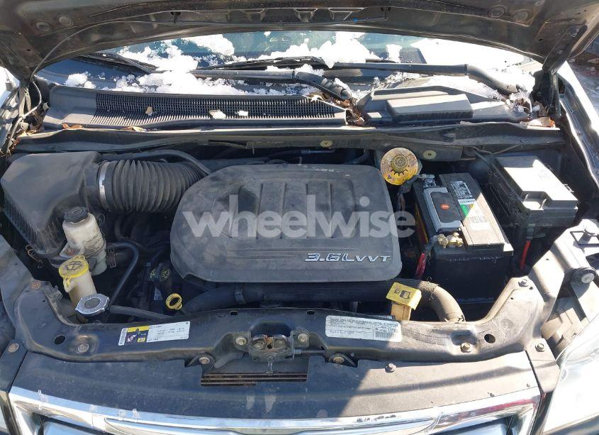 Photo 10 of 2015 Chrysler Town & COUNTRY TOURING (VIN 2C4RC1BG7FR611107)