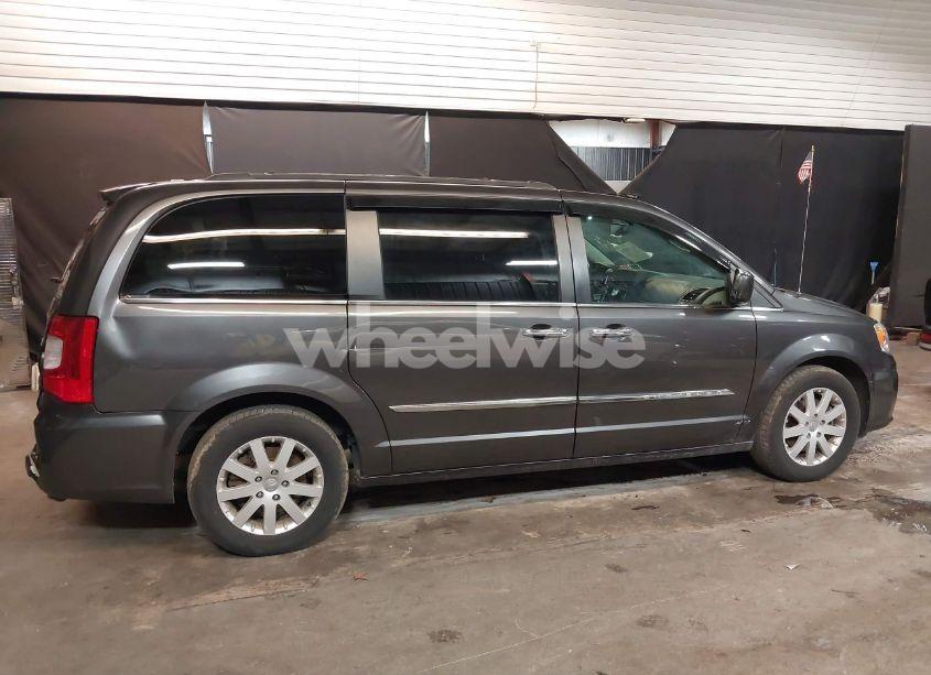 Photo 13 of 2015 Chrysler Town & COUNTRY TOURING (VIN 2C4RC1BG7FR627551)