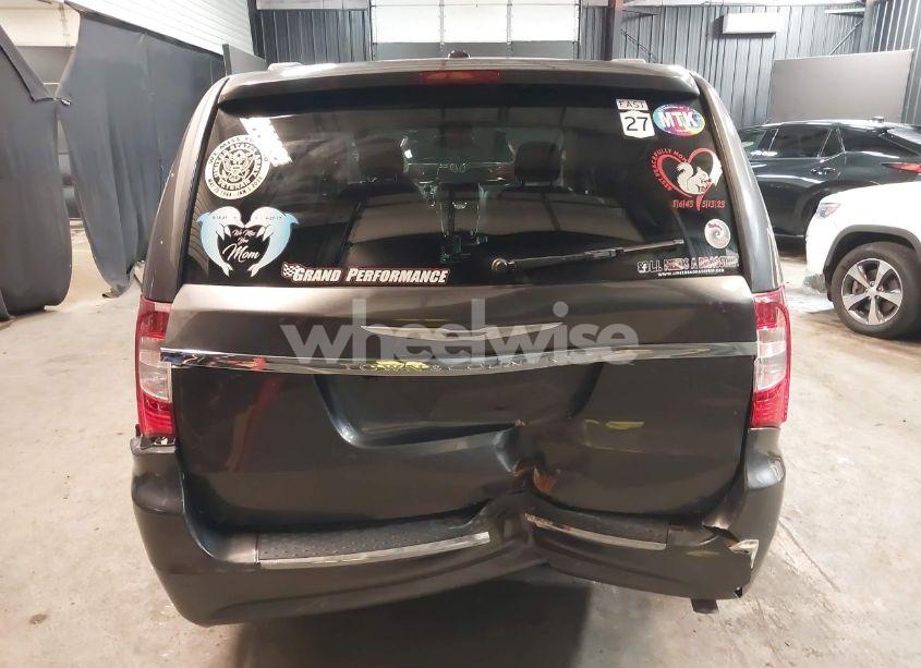 Photo 16 of 2015 Chrysler Town & COUNTRY TOURING (VIN 2C4RC1BG7FR627551)