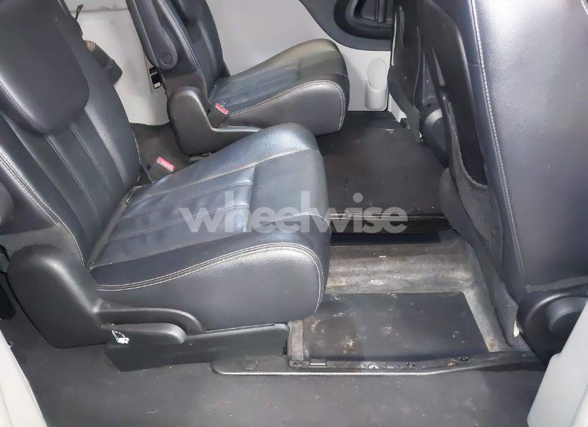 Photo 18 of 2015 Chrysler Town & COUNTRY TOURING (VIN 2C4RC1BG7FR627551)