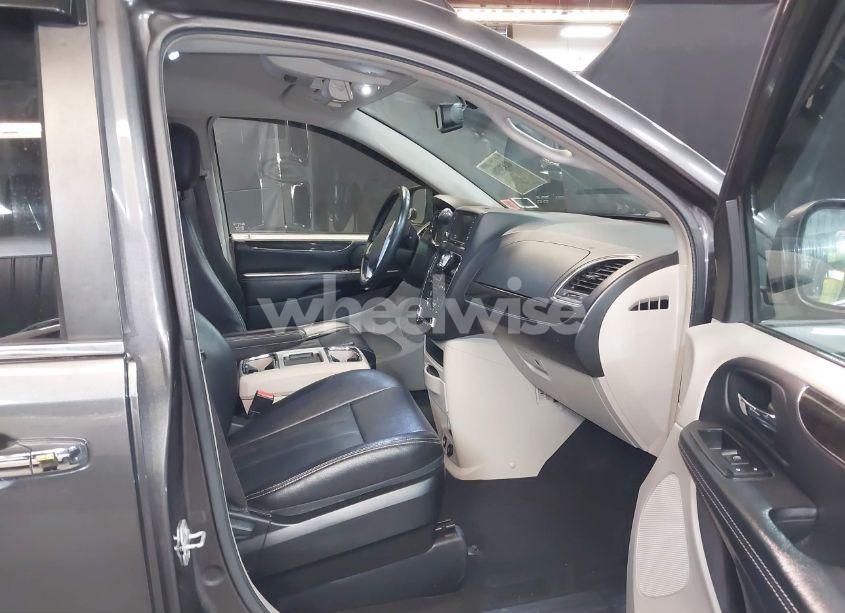 Photo 5 of 2015 Chrysler Town & COUNTRY TOURING (VIN 2C4RC1BG7FR627551)