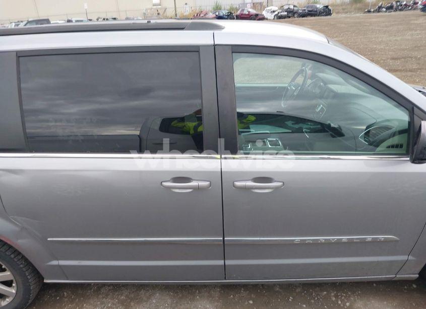 Photo 13 of 2015 Chrysler Town & COUNTRY TOURING (VIN 2C4RC1BG7FR637576)