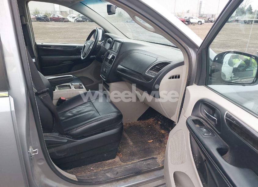 Photo 5 of 2015 Chrysler Town & COUNTRY TOURING (VIN 2C4RC1BG7FR637576)