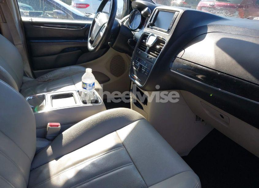 Photo 5 of 2016 Chrysler Town & COUNTRY TOURING (VIN 2C4RC1BG7GR129321)