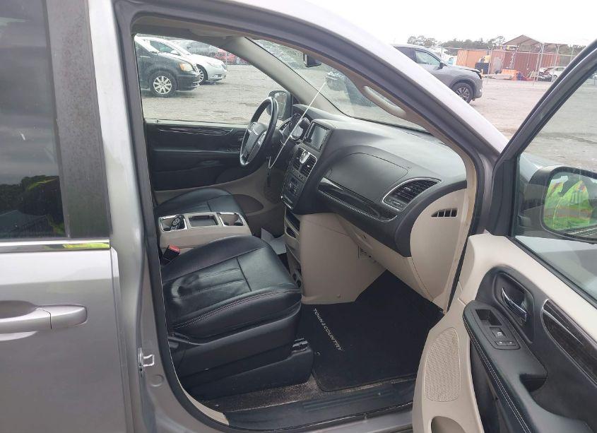 Photo 5 of 2016 Chrysler Town & COUNTRY TOURING (VIN 2C4RC1BG7GR164487)