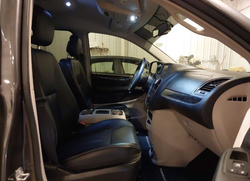 Photo 5 of 2016 Chrysler Town & COUNTRY TOURING (VIN 2C4RC1BG7GR167504)