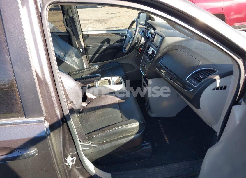 Photo 5 of 2016 Chrysler Town & COUNTRY TOURING (VIN 2C4RC1BG7GR187297)