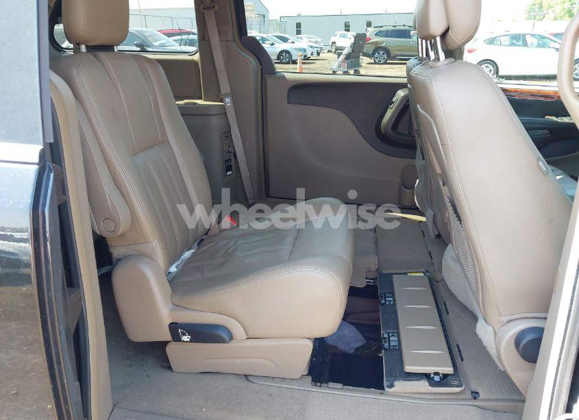 Photo 8 of 2016 Chrysler Town & COUNTRY TOURING (VIN 2C4RC1BG7GR188000)