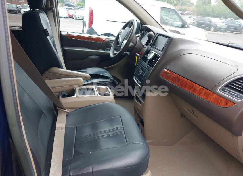 Photo 5 of 2016 Chrysler Town & COUNTRY TOURING (VIN 2C4RC1BG7GR191270)