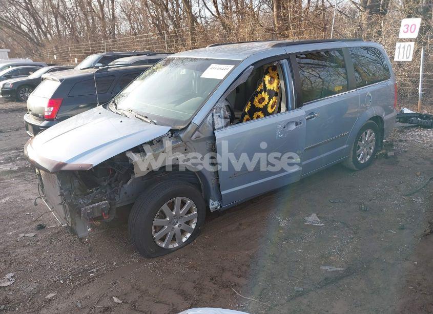 Photo 2 of 2016 Chrysler Town & COUNTRY TOURING (VIN 2C4RC1BG7GR194444)