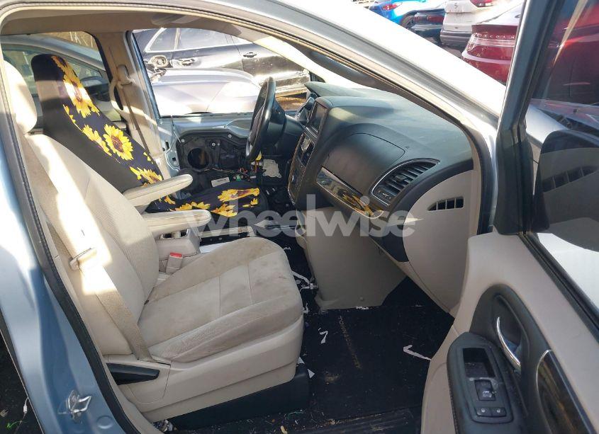 Photo 5 of 2016 Chrysler Town & COUNTRY TOURING (VIN 2C4RC1BG7GR194444)