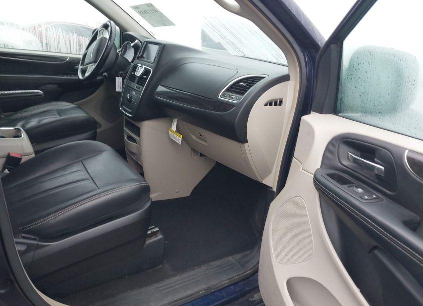 Photo 5 of 2016 Chrysler Town & COUNTRY TOURING (VIN 2C4RC1BG7GR206575)