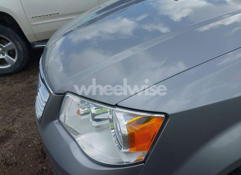 Photo 6 of 2016 Chrysler Town & COUNTRY TOURING (VIN 2C4RC1BG7GR207919)