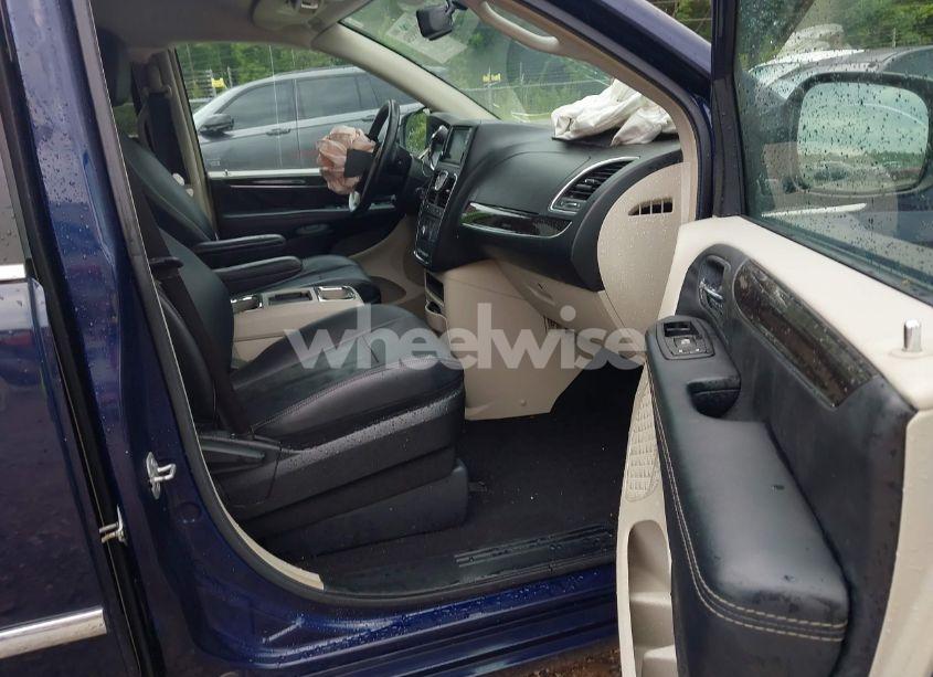 Photo 5 of 2016 Chrysler Town & COUNTRY TOURING (VIN 2C4RC1BG7GR230813)