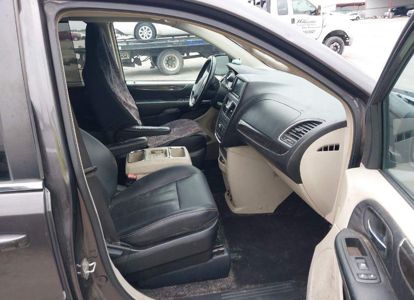 Photo 5 of 2016 Chrysler Town & COUNTRY TOURING (VIN 2C4RC1BG7GR240242)