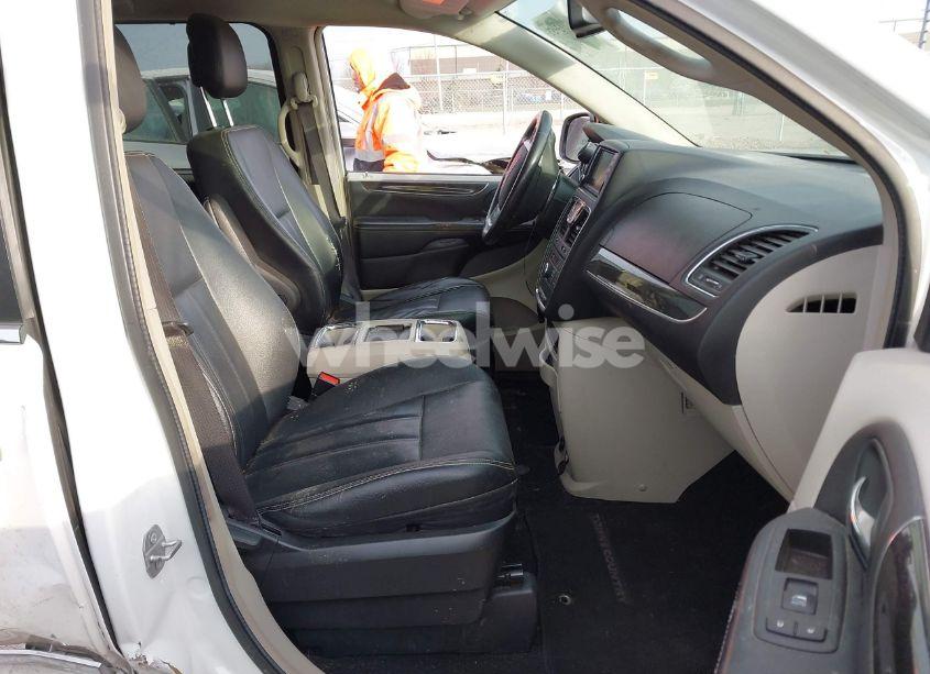 Photo 5 of 2016 Chrysler Town & COUNTRY TOURING (VIN 2C4RC1BG7GR246705)