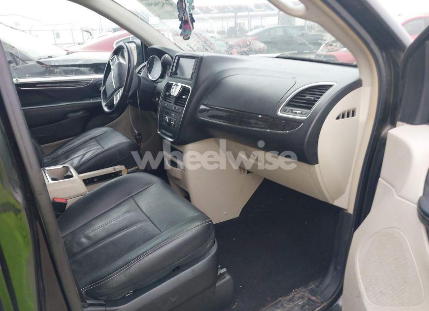 Photo 5 of 2016 Chrysler Town & COUNTRY TOURING (VIN 2C4RC1BG7GR284452)