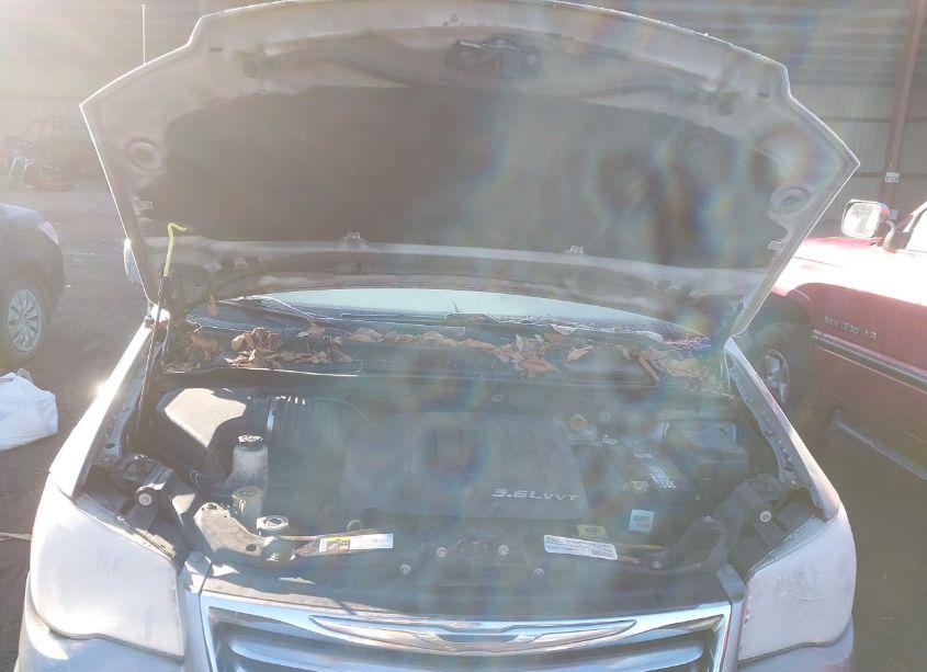 Photo 10 of 2016 Chrysler Town & COUNTRY TOURING (VIN 2C4RC1BG7GR301928)