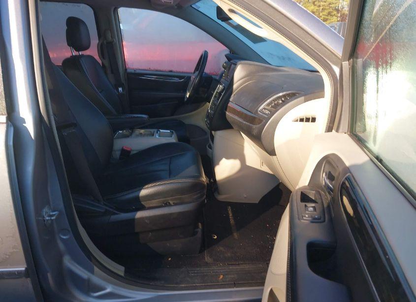 Photo 5 of 2016 Chrysler Town & COUNTRY TOURING (VIN 2C4RC1BG7GR301928)